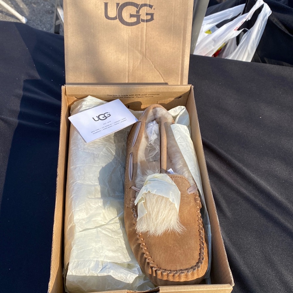 UGG SLIPPERS